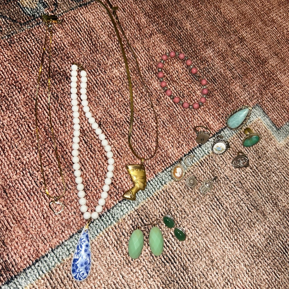 Elegant Gold and Green Jewelry Set